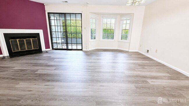 Building Photo - 903 Woodhaven Dr