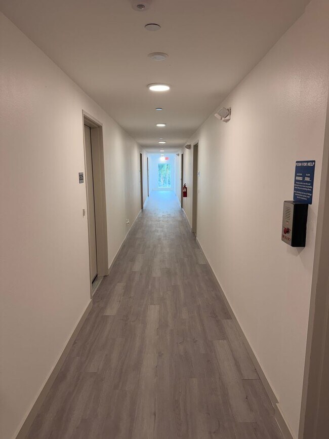Foto del edificio - 2403 Clyde Ave