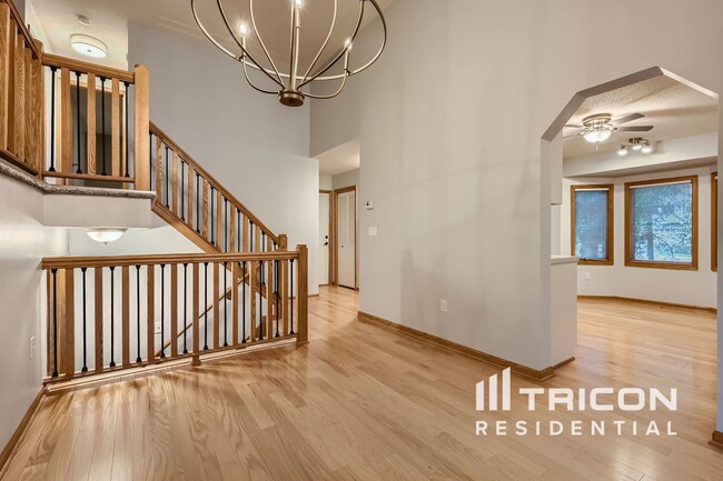 Building Photo - 54 Rosewood Dr
