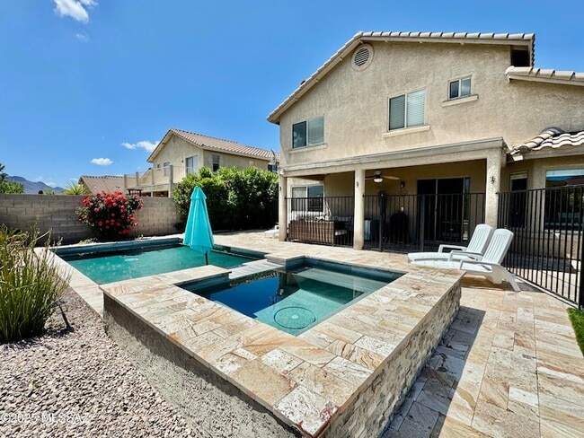 Building Photo - 12768 N Lantern Way
