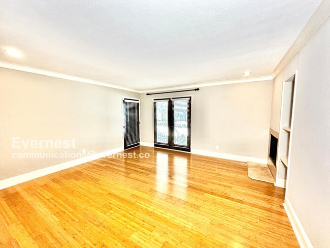 Foto del edificio - 7807 Meadow Park Dr
