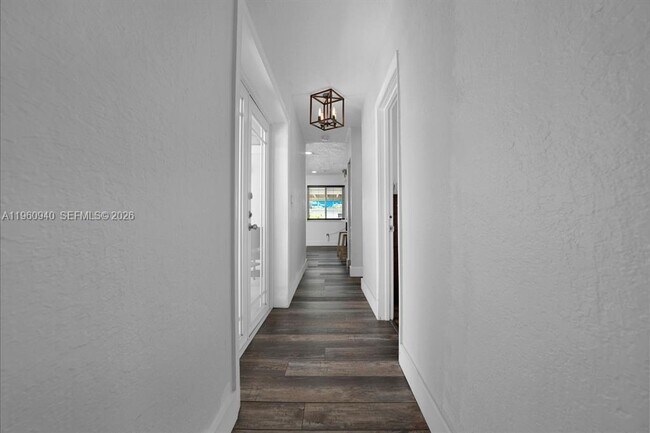 Foto del edificio - 7831 Hope St