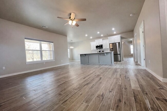 Foto del edificio - 2184 Hilltop Ln