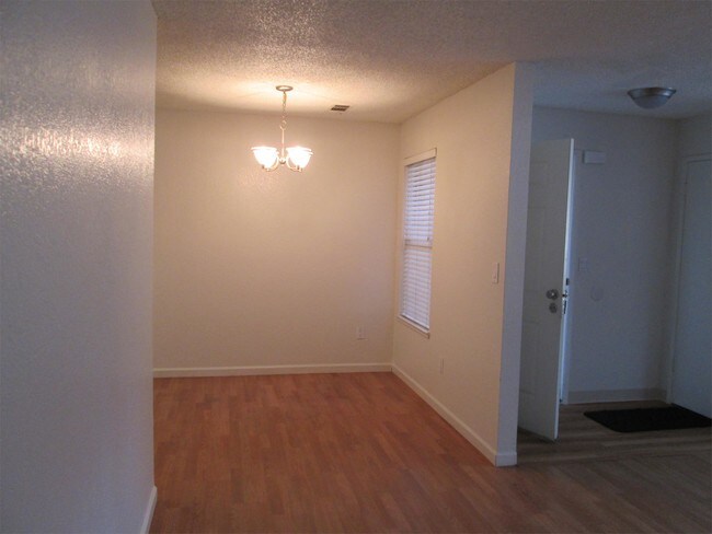 Building Photo - 468 Cherry Ln