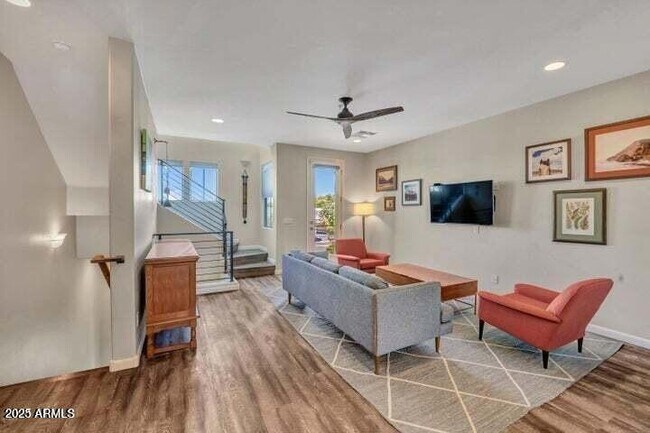 Building Photo - 2090 S Dorsey Ln