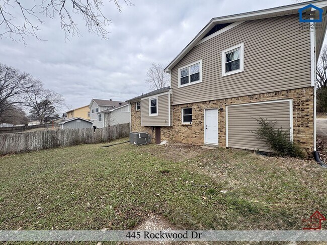 Foto del edificio - 445 Rockwood Dr