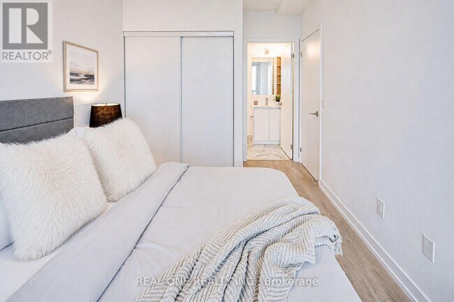 Photo du bâtiment - 1100 Sheppard Ave W