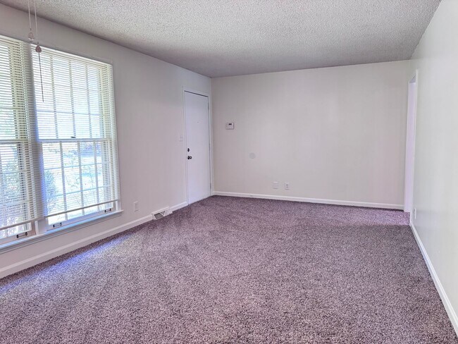 Foto del edificio - Must see!! 3BD/3BA Fully Finished Basement and Corner Lot!!