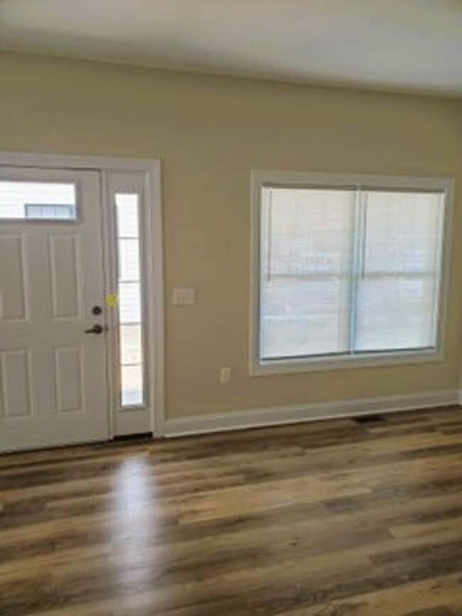 Building Photo - 2656 Greenport Dr