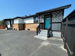 Building Photo - 1846 Klauber Ave