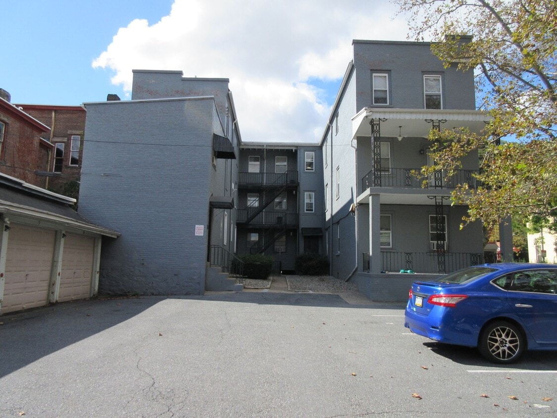 77-83 N 4th St - Fourth and Spring