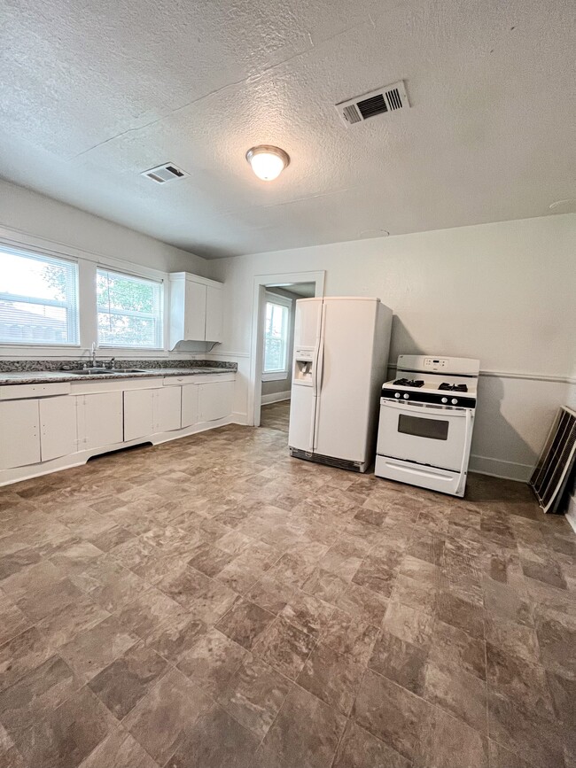 Kitchen - 2665 Larkspur Ave