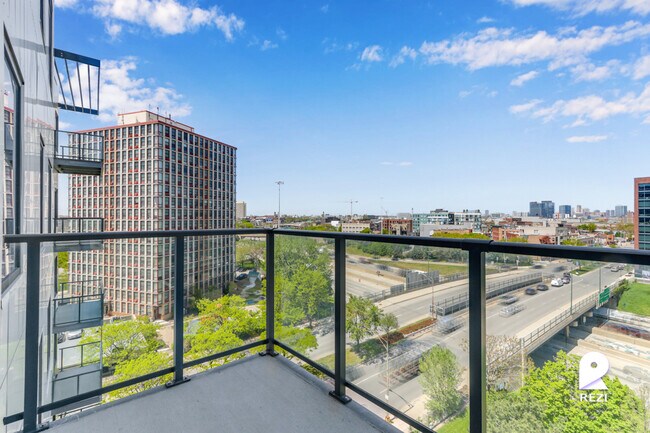 Foto del edificio - 670 N May St