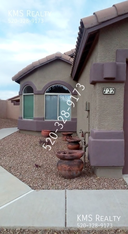 Building Photo - 722 W Calle Marojo