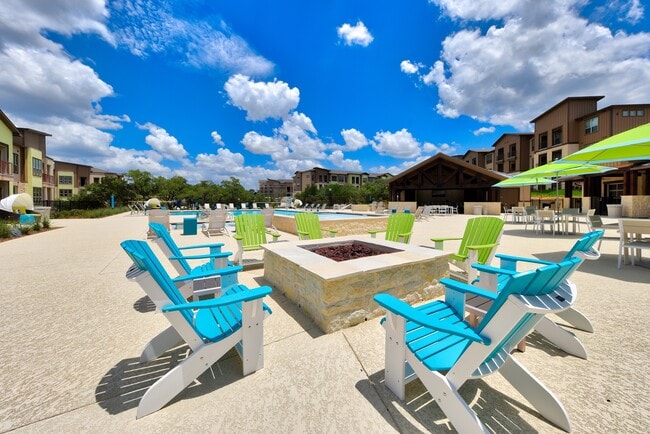 Foto del edificio - Estraya Westover Hills Apartments