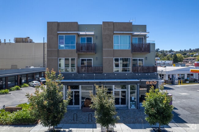 Building Photo - 520 El Camino Real