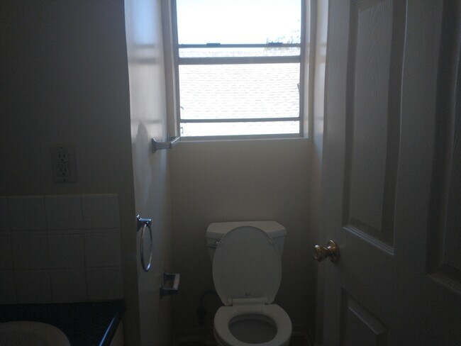 Foto del edificio - 1329 W 29th St