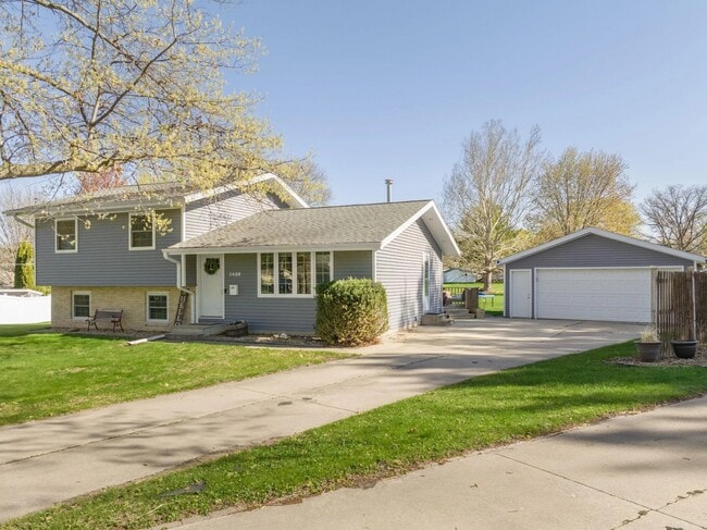 Building Photo - 1429 Columbus Dr