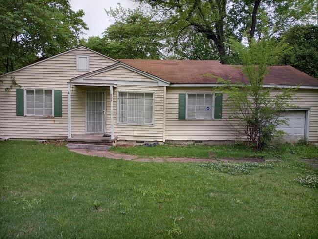 Photo - 304 Lawrence Rd House