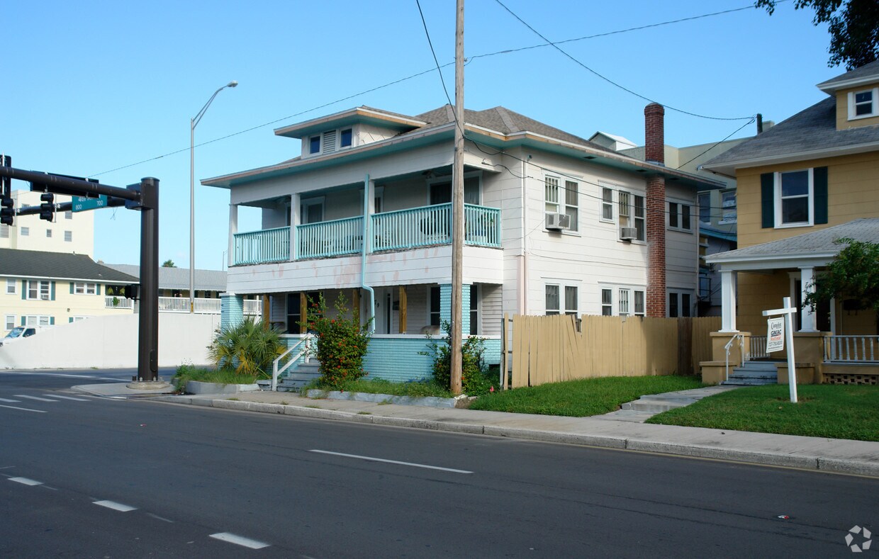 Building Photo - 779 4th Ave N