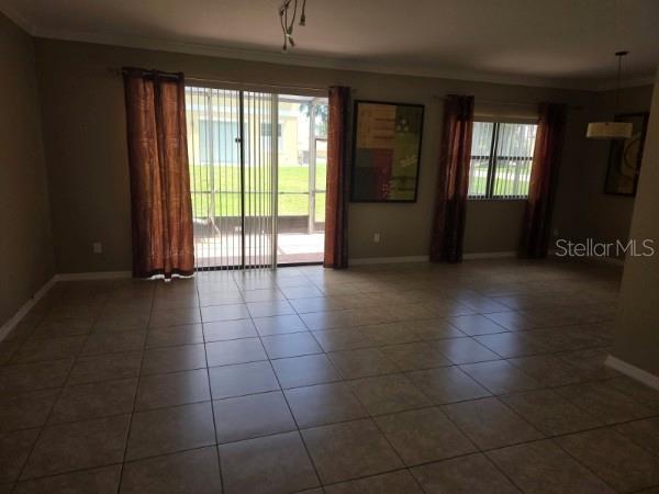 Building Photo - 1250 Clove Dr