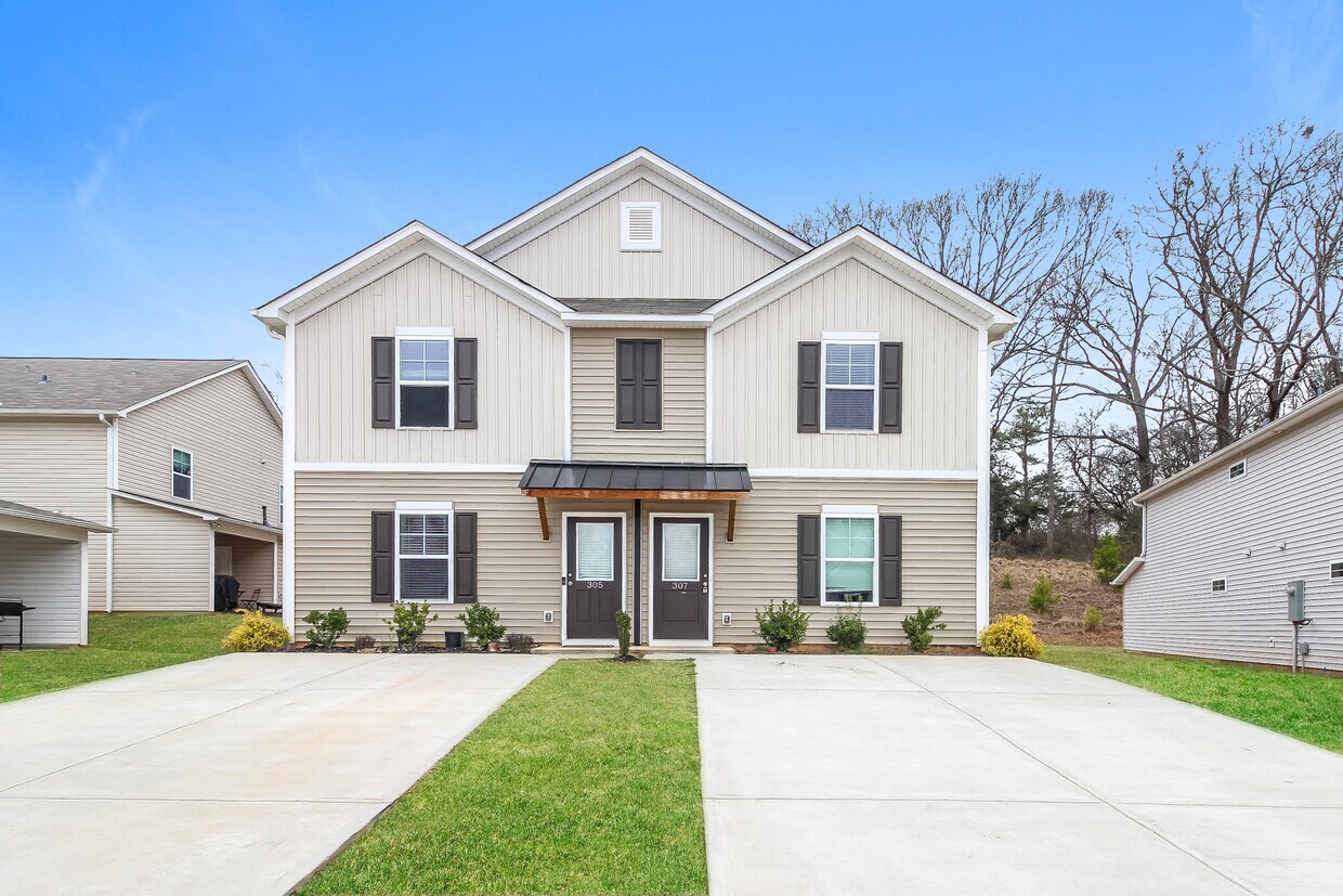 Primary Photo - 307 Noble Ln, Pendleton, SC