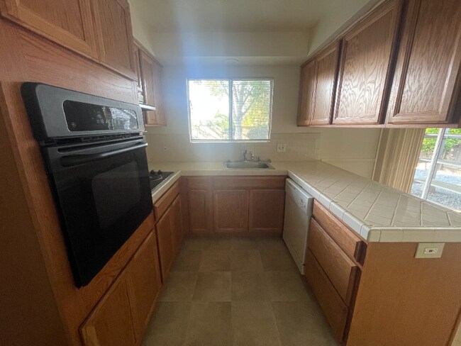Foto del edificio - 6630 Greenhaven Dr