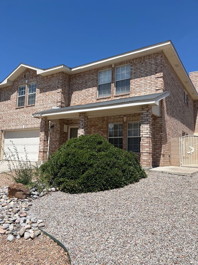 Building Photo - Fully landscaped 4 br home