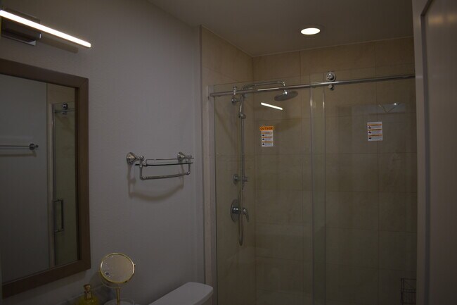 Foto del edificio - 6587 Rolling Hills Dr