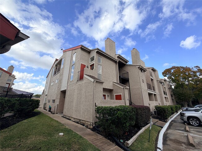 Foto del edificio - 10855 Meadowglen Ln