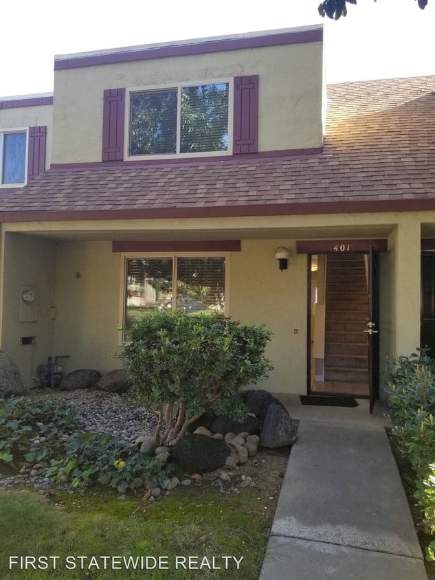 Primary Photo - 401 Cedargate Ln