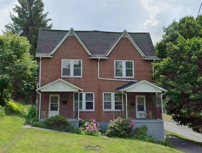 1728 is on Left - 1728 Washington St E
