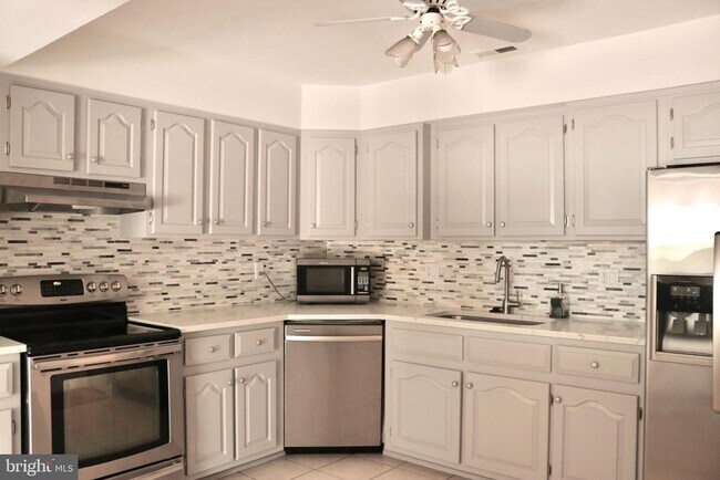Foto del edificio - 102 Hazelwood Ln