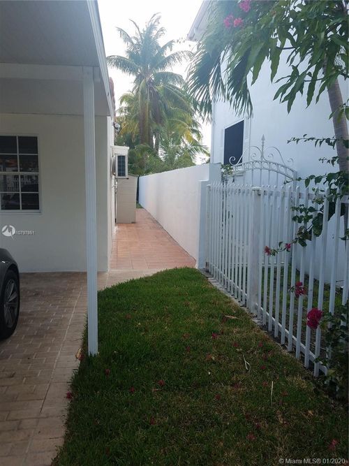 Foto del edificio - 714 SW 25th Rd