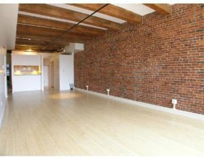Foto del edificio - Sunny 1 Bed Available 9/1/26