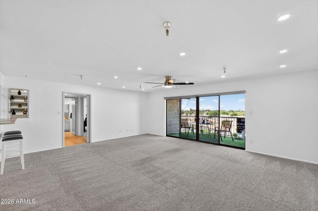 Building Photo - 425 S Parkcrest