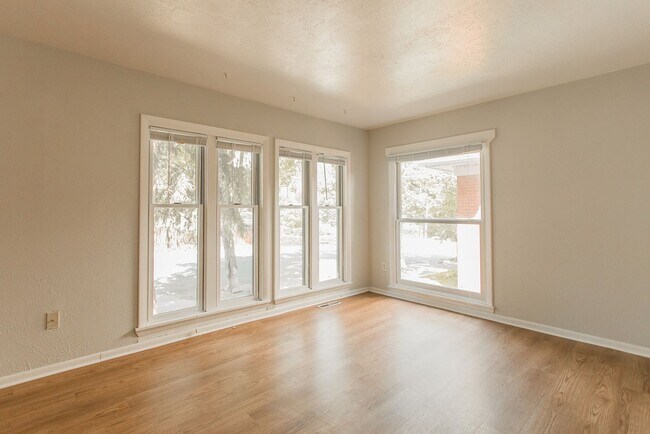 Foto del edificio - 604 Marine St