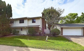 Building Photo - 9343 Ranchview Ln N