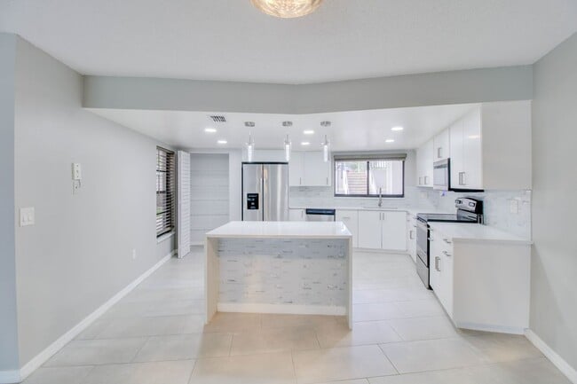 Building Photo - 1054 Lotus Cove Ct