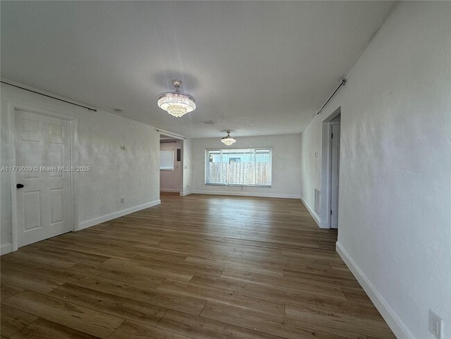 Building Photo - 1040 SW 30th Ave