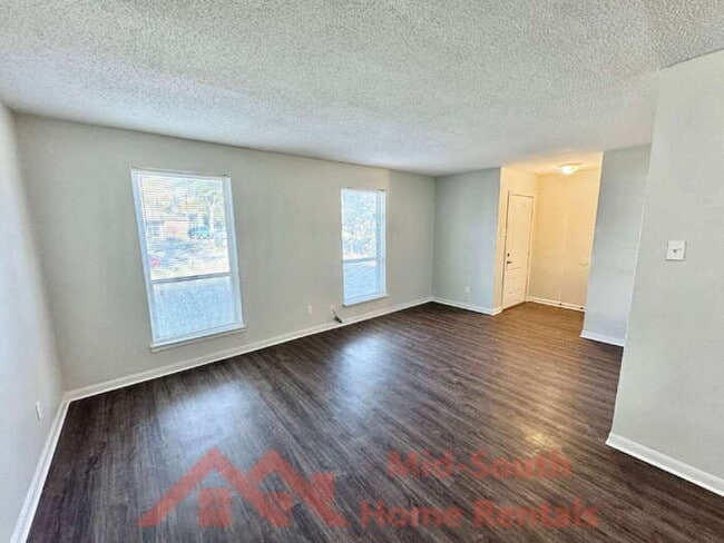 Foto del edificio - 4079 Forest View Dr