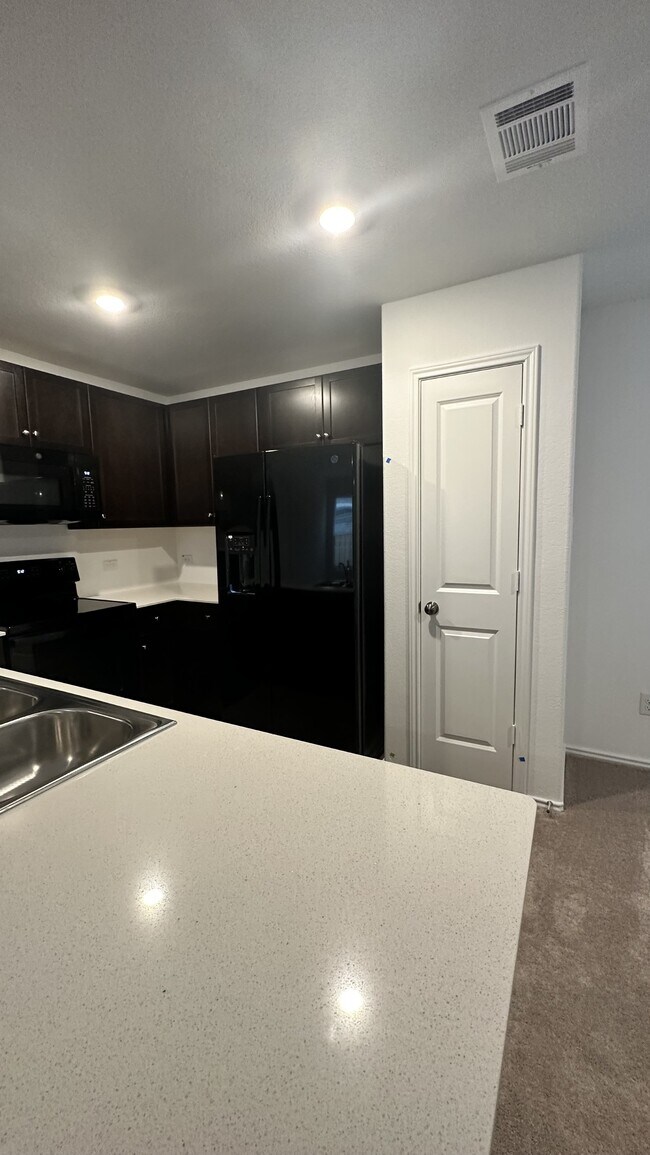Building Photo - 137 Texas Angel Way