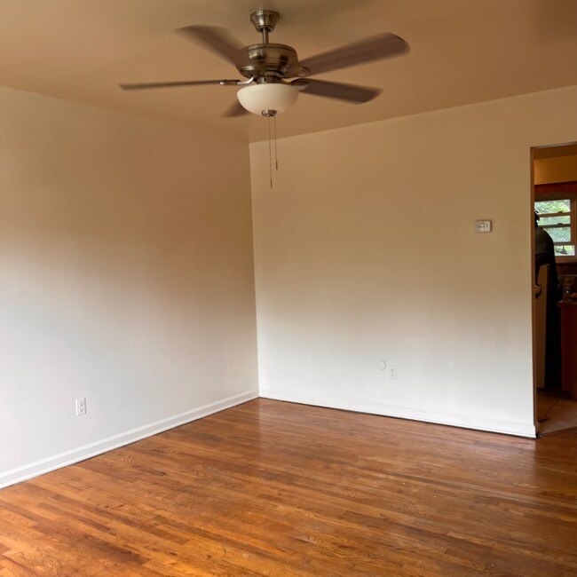 Building Photo - 17 Oak Pl