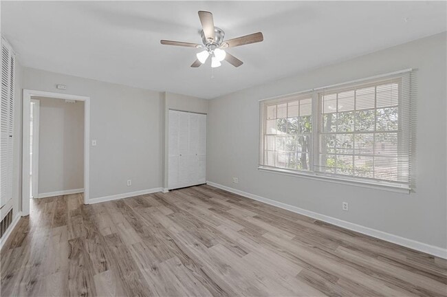 Foto del edificio - 2382 Peachwood Cir NE