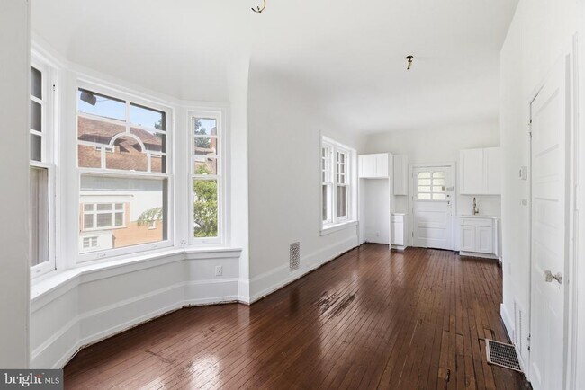 Foto del edificio - 5939 Drexel Rd