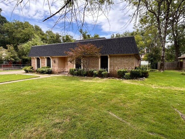 Building Photo - Price Improvement!! Huge and Unique 4 Bed ...
