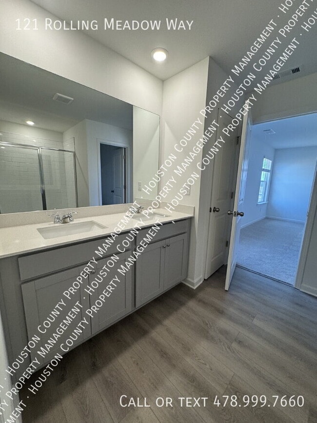 Foto del edificio - 121 Rolling Mdw Wy