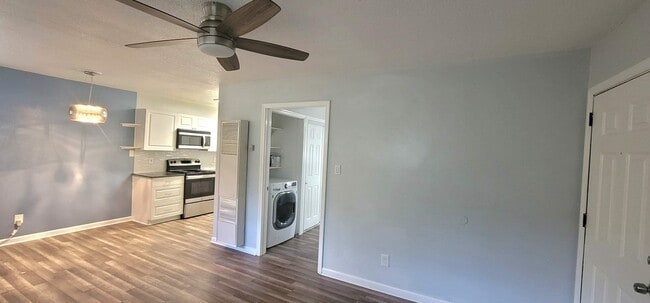 Building Photo - 637 Stiles Ave