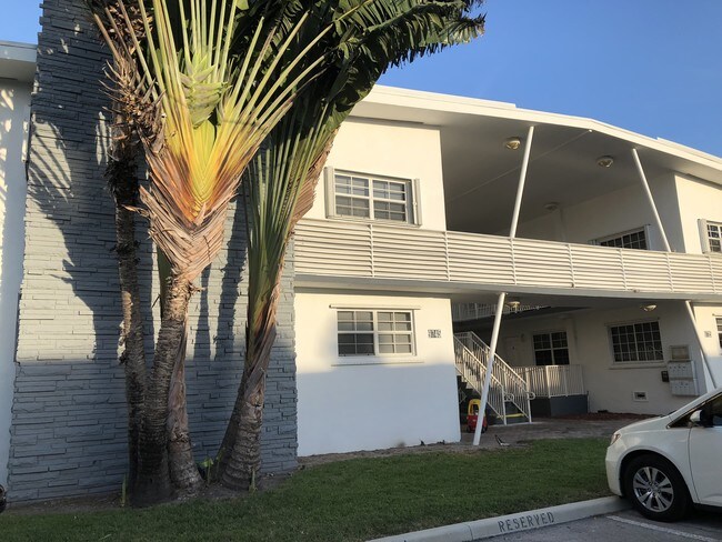 Foto del edificio - 9745 Bay Harbor Terrace