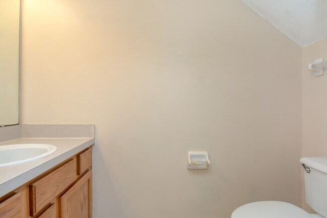 Foto del edificio - Beautiful 2/2.5 Townhome FOR RENT in the h...